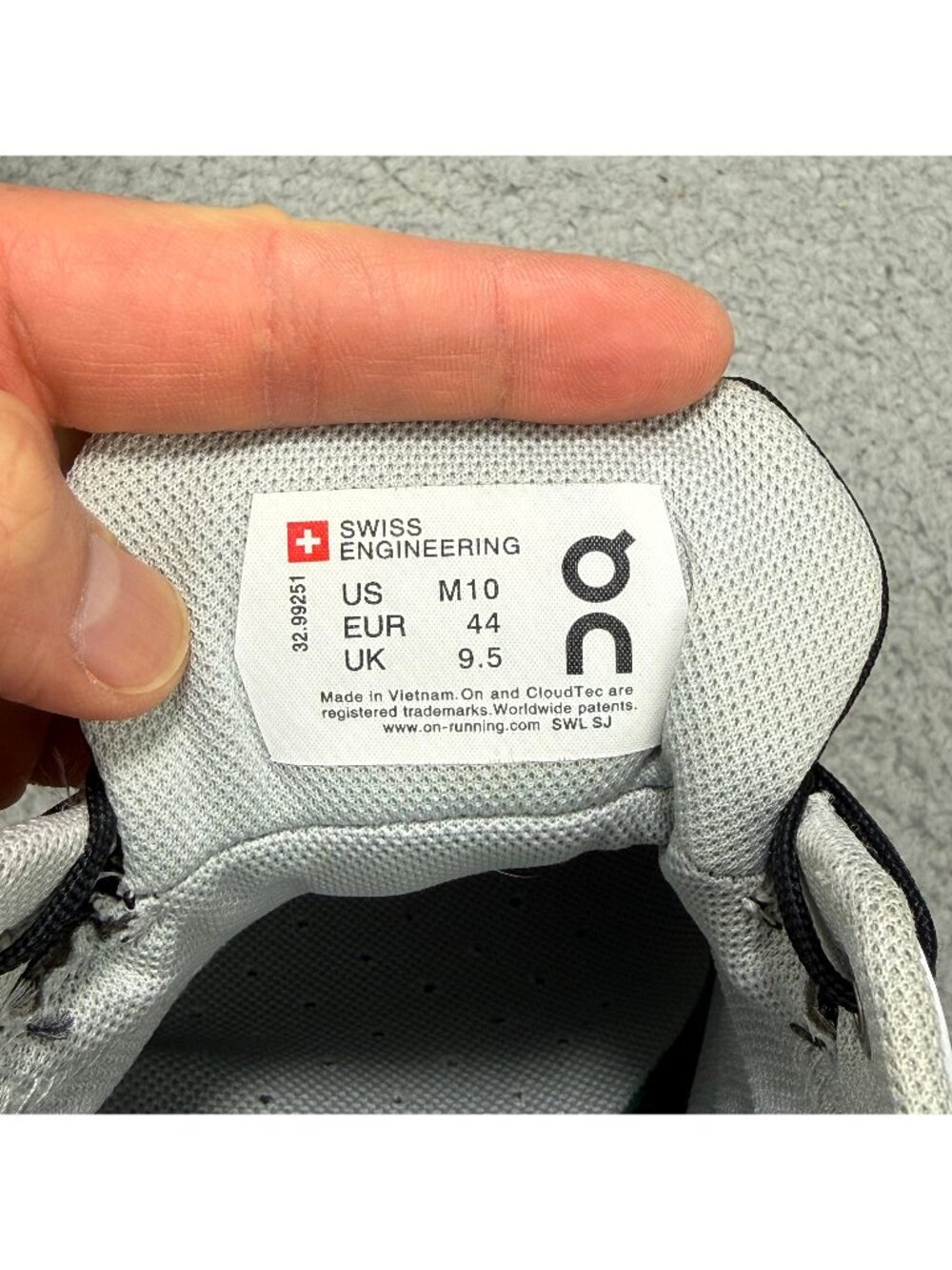 On Cloudventure Waterproof Men 10 Shoes Glacier Grey Trail Running Cloud Sneaker - Picture 8 of 10